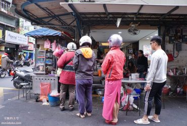 [新莊福壽街小吃]無名小吃攤 20元魯肉飯加筍絲還有酸菜加到飽 38年老店