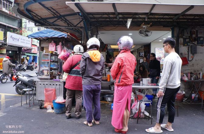 [新莊福壽街小吃]無名小吃攤 20元魯肉飯加筍絲還有酸菜加到飽 38年老店