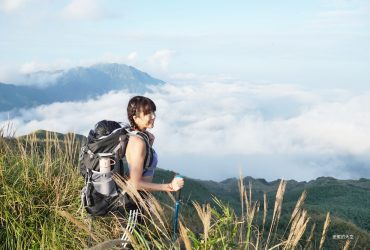 新手登山包推薦 [SHANER山人] 最輕巧又能負重減壓的高機能登山包