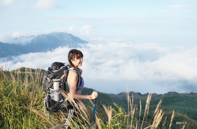 新手登山包推薦 [SHANER山人] 最輕巧又能負重減壓的高機能登山包