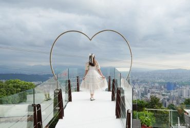 陽明山景觀餐廳推薦 │八卦夜未眠，坐擁台北百萬夜景第一排，絕美愛心空橋，全陽明山唯一活體海鮮餐廳，台北浪漫約會提案。