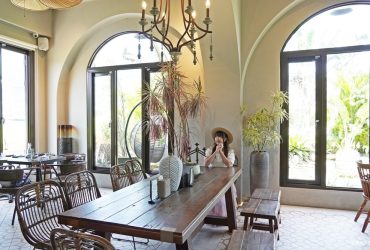 宜蘭礁溪【蒔花咖啡 DailyBlossom Cafe & More】北非摩洛哥風情餐廳，藏身田邊的白色建築。