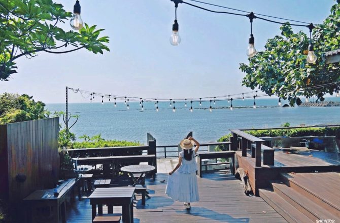 新北三芝【海邊灶咖】淺水灣海景第一排咖啡廳，浪漫場景與湛藍海洋相鄰，澎派餐點收穫舌尖。