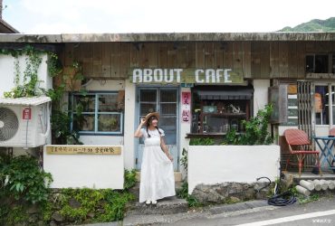 水湳洞秘境餐廳｜「ABOUT CAFE 寬哥的店」瀑布旁的老宅餐廳，提供美味義大利麵與PIZZA。